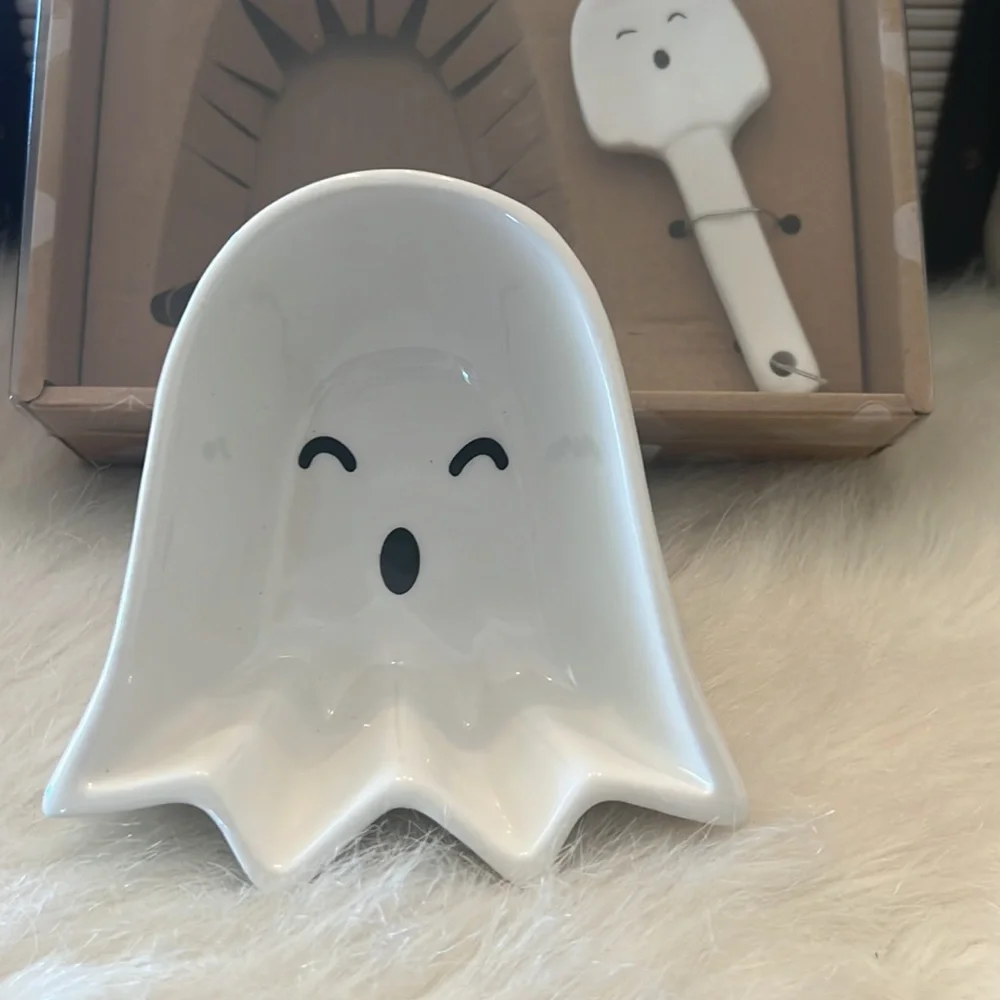 Whimsical Cupboard 10 strawberry street ghost dip bowl and spreader.